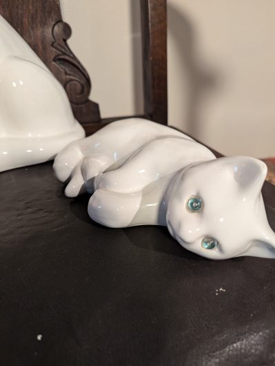 Alobaca Porcelain Cat and Kitten with Reflective Eyes – 10 inches